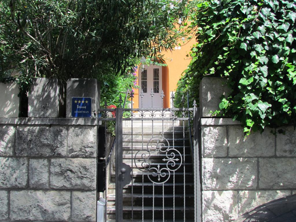 Apartment Bacvice Holiday With Free Parking Split Exterior photo