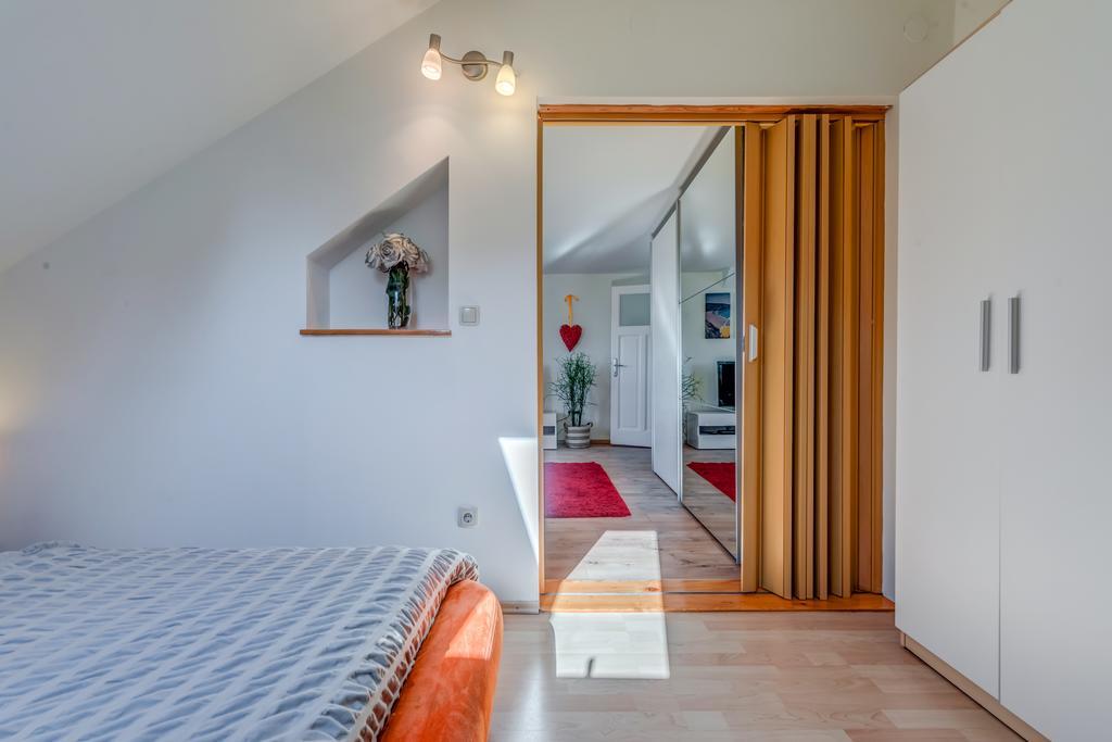 Apartment Bacvice Holiday With Free Parking Split Exterior photo