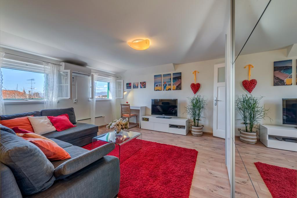 Apartment Bacvice Holiday With Free Parking Split Exterior photo